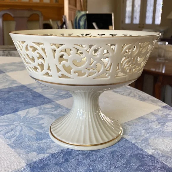 Exquisite Footed Centerpiece from Lenox Tracery Collection - Picture 3 of 6